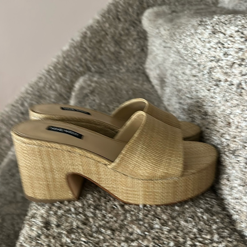 Nine West Platform Slide, New with Box.
